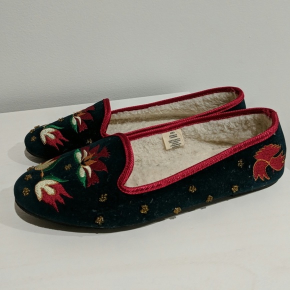 Gorgeous soft embroidered slippers - Picture 2 of 5